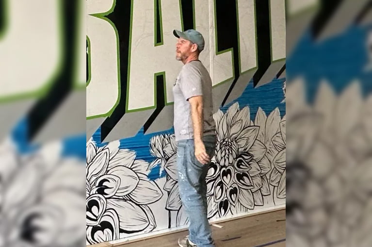 Justin Rose painting mural